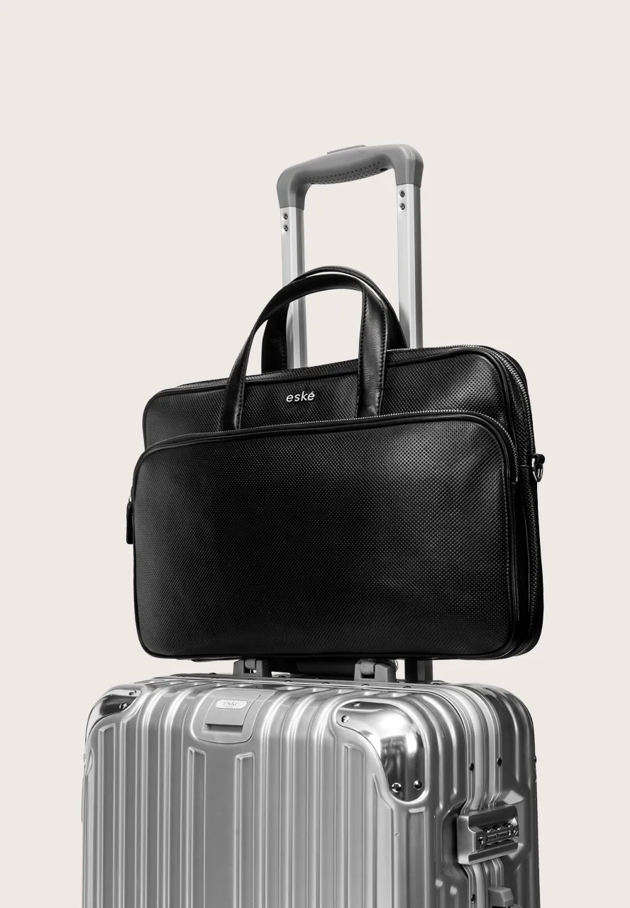 Cedro, the briefcase