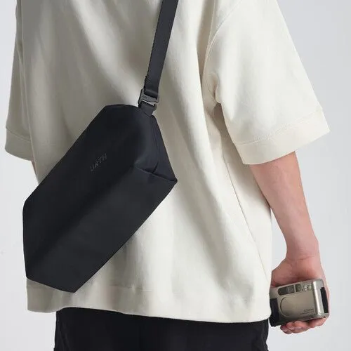 Urth Dolomite 7L Crossbody Camera Sling - Onyx
